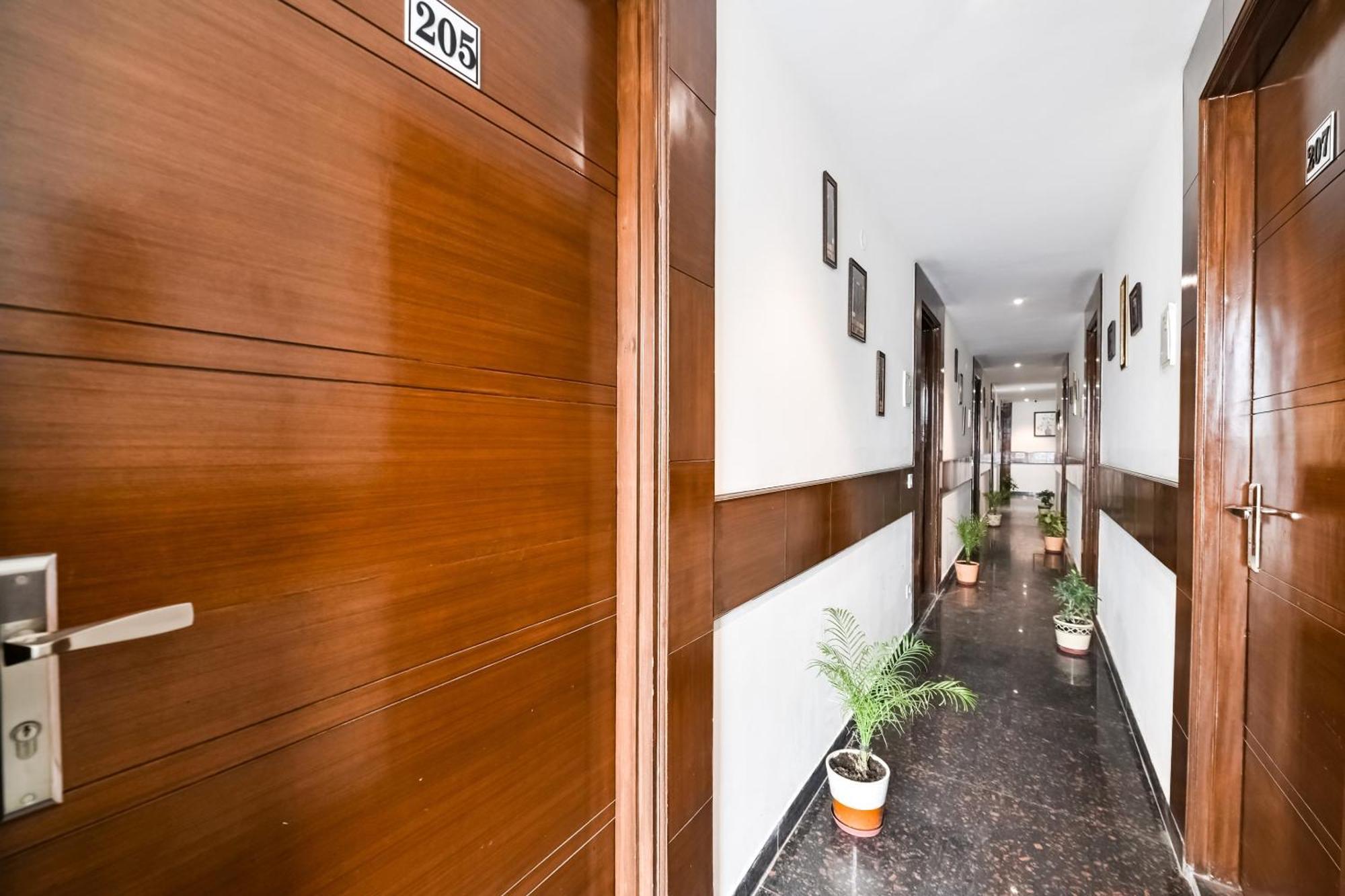 ניו דלהי Hotel O Premium Rooms Chhatarpur מראה חיצוני תמונה