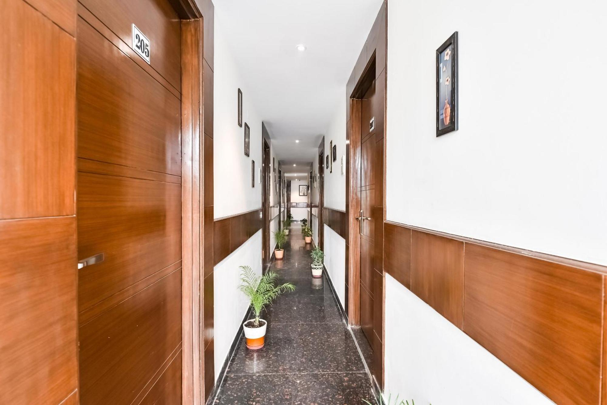 ניו דלהי Hotel O Premium Rooms Chhatarpur מראה חיצוני תמונה